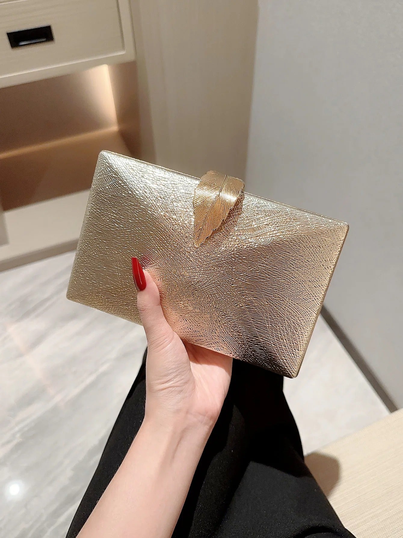 Women's Gold Leaf Buckle Evening Clutch – Box Shape, Chain Strap | Blanqor  Size: (20cm<Max Length<30cm)