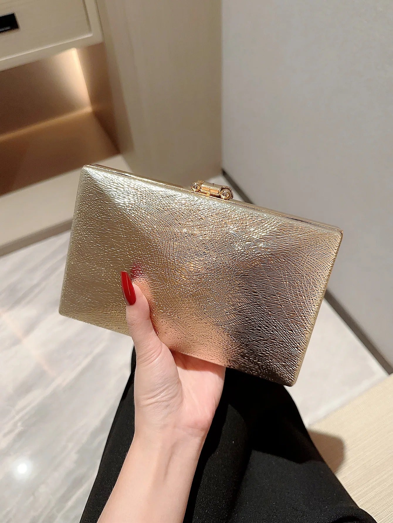 Women's Gold Leaf Buckle Evening Clutch – Box Shape, Chain Strap | Blanqor  Size: (20cm<Max Length<30cm)