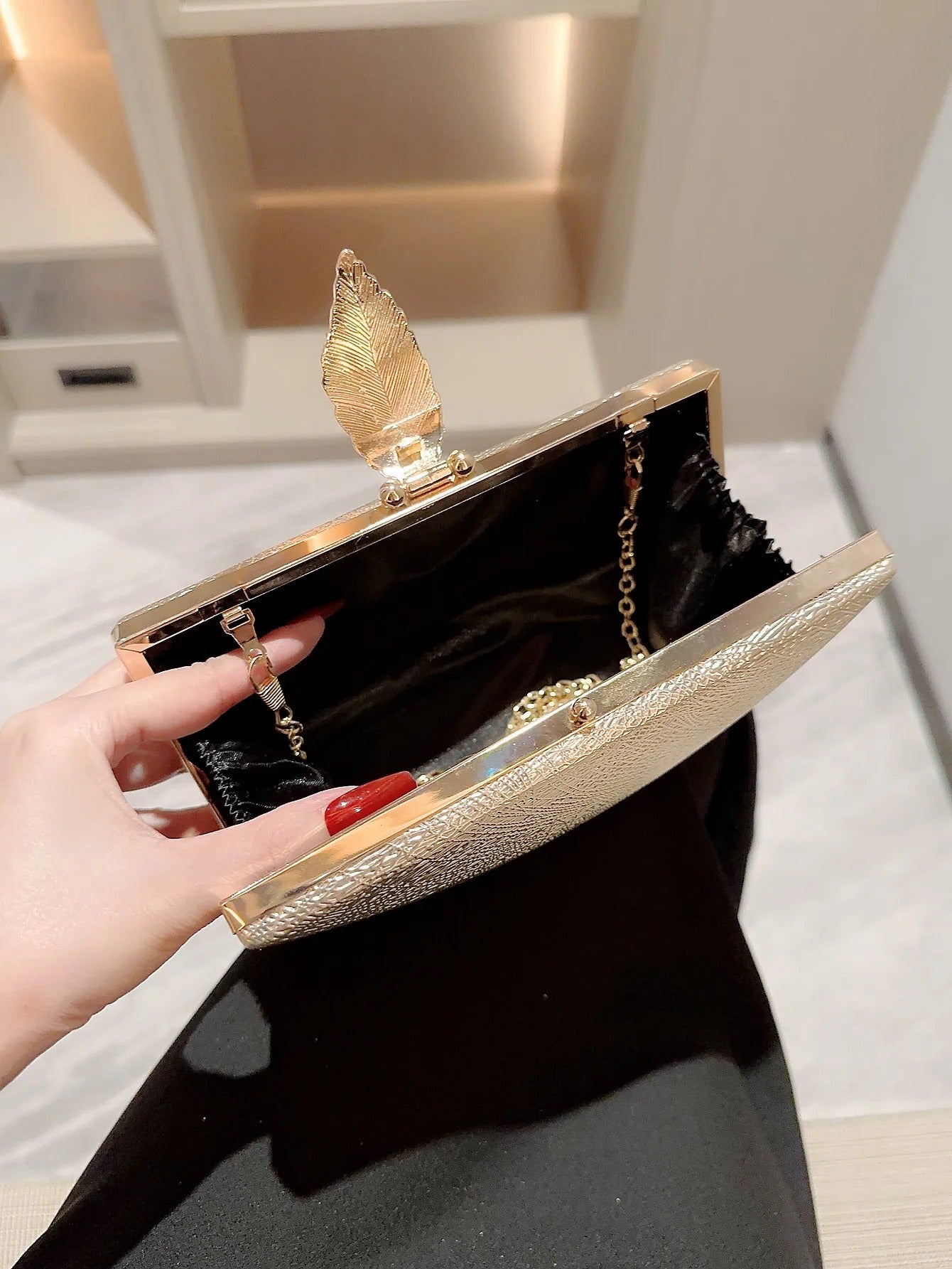 Women's Gold Leaf Buckle Evening Clutch – Box Shape, Chain Strap | Blanqor  Size: (20cm<Max Length<30cm)